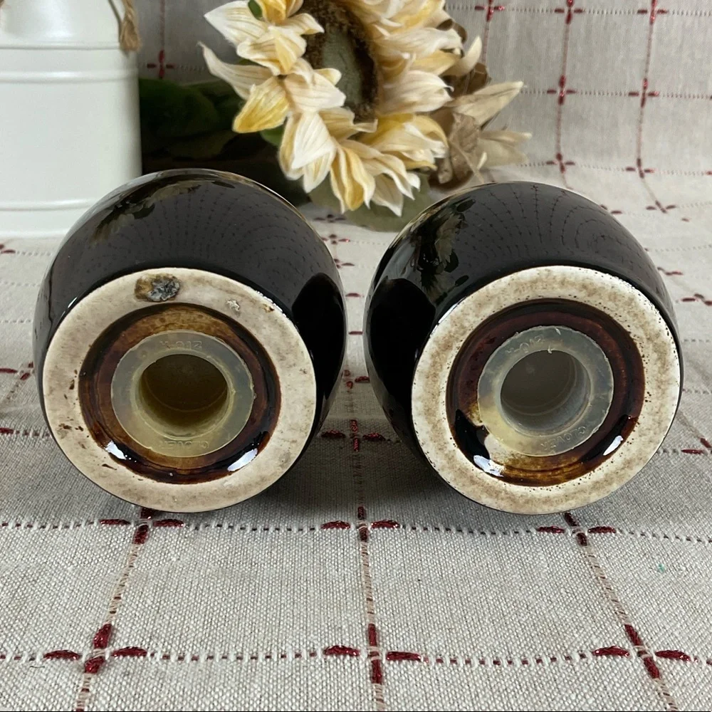 Vintage Pfaltzgraff Gourmet Brown Drip Salt & Pepper Shakers Original Plugs